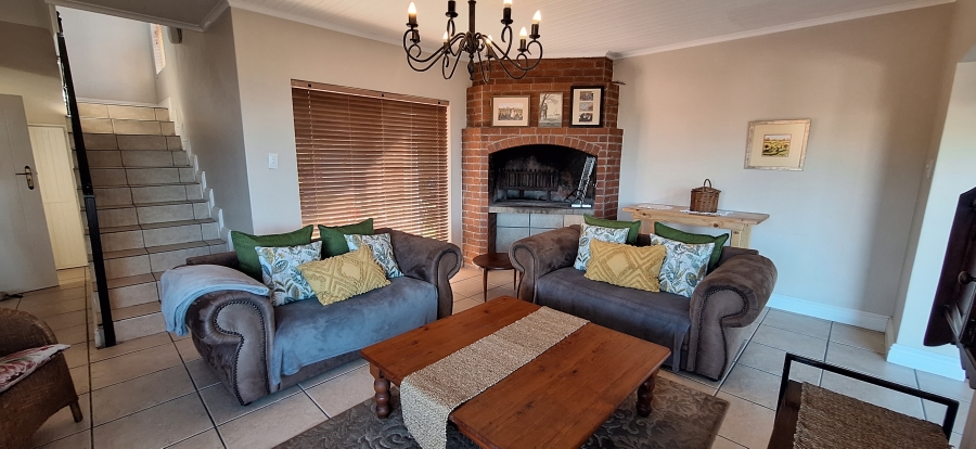 To Let 5 Bedroom Property for Rent in Bluewater Bay Western Cape
